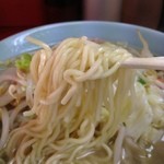 珍々軒 - 麺は中細ストレート麺