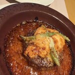 木こり家 - 料理写真:グリルハンバーグ&ライス大
グツグツのデミソースは見た目はいいけど
速攻剥がさないと焦げちゃうので注意
味は◎
ライスも艶々で美味しかったです♪
一合ぐらいありました
サラダのドレッシングは多過ぎ