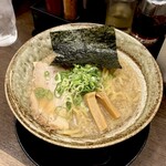 新潟らーめん 無尽蔵 味噌と出汁 - 豚骨しょうゆ　
