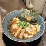 新潟らーめん 無尽蔵 味噌と出汁 - あご出汁醤油ワンタン