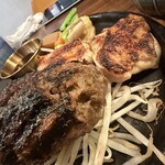 炭火ハンバーグ 肉焼き亭 - 炭火ハンバーグM（200g）と鶏もも肉100g（UP）