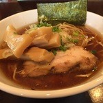 らーめんダイニング 庵 - 醤油らーめん めんま増し