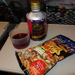 Hachinohe Nigou Baiten - 缶ワイン550円
                      割りせん&柿ピー170円