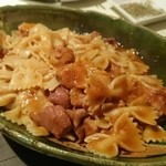 自遊人処 - 豚モツのトマト煮のパスタ