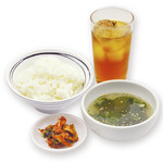 B套餐 (米饭、汤、泡菜、软饮料)