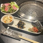 荒武 - 前菜3種盛りとサラダ