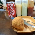 D&D SNACK POINT - 料理写真:ブラジルコロッケ、缶コーラ、ソース3種