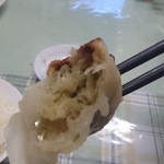 餃子の店　かめ - 肉々しさとキャベツの甘味、、加えて生姜っぽさも？