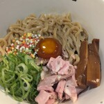 菅原油商店 - 奥はトッピングほうれん草と白飯とみせて無料玉ねぎ