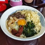 すりだねと揚げ玉をしっかり乗せて「くれちうどん 並 (500円)」