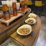 羊と花と - 店内トッピング