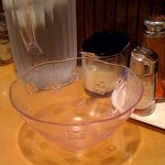 キッチンぼらぼら - カウンターには器が。