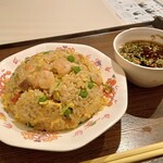 魏飯吉堂 京都タワーサンド店 - 五目炒飯 スープ付（818円）
