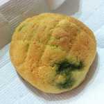 ブリエ - 抹茶チョコ入りのメロンぱん ¥160