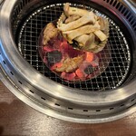 黒毛和牛炭火焼肉と元祖信州冷麺 縁 - エリンギほか