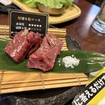 黒毛和牛炭火焼肉と元祖信州冷麺 縁 - 厚切り塩ロース