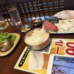 黒毛和牛炭火焼肉と元祖信州冷麺 縁 - 肉寿司ほか