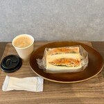 Bon appetit - 豚キムチサンド320円、ホットコーヒー180円