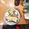 雑貨と喫茶 マチカド - アイスコーヒーのフルサイズホットサンドセットをサイドメニュー全部付きで