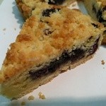 たるみ製菓 - 上のクッキー生地もバター効いててサクサク。