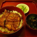 【鰻丼（梅）　２９８０円】（吸物・漬物付き）