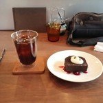 みんなのコーヒー - アイスコーヒーとチョコレートケーキ