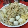 ラーメン二郎 - 料理写真:「小ラーメン（ブタ2枚）」980円・ブタ追加1枚80円・うずら（5個）100円。