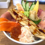 磯丸水産 - 海鮮こぼれ丼 (ランチ)