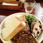 パーラー江古田 - この日のトーストセット（スライスパンは、カンパーニュとフルッタといちじく胡桃）、この日はカンパーニュの味の良さを再確認できた！