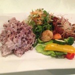 産食 お肉＆菜園料理 カムラッド - ハーブ豚ロースと武蔵野やさいの黒酢酢豚プレート　やさいスイーツ&ドリンク付　１６５０円