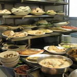 創發潮州飯店 - 自分で見て選べるのはいいです。打冷という潮州の冷たい前菜類が並ぶ。