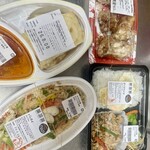わくわく広場 - 料理写真:キーマカレー　唐揚げ　パッタイ　ガパオライス