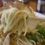 尾道ラーメン ひろ - 「広島風ラーメン」の麺とチャーシュー