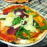 Pizzeria Al Leoncino  - プロシュート・パルミジャーノ・ルッコラのピザ