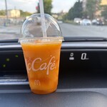マクドナルド - ドリンク写真:ユニバ通りの入口にあるマクドナルドさんです。 この日は暑い日だったんで自宅に帰る前に此方で冷たいスムジーをお持ち帰りしてみました。