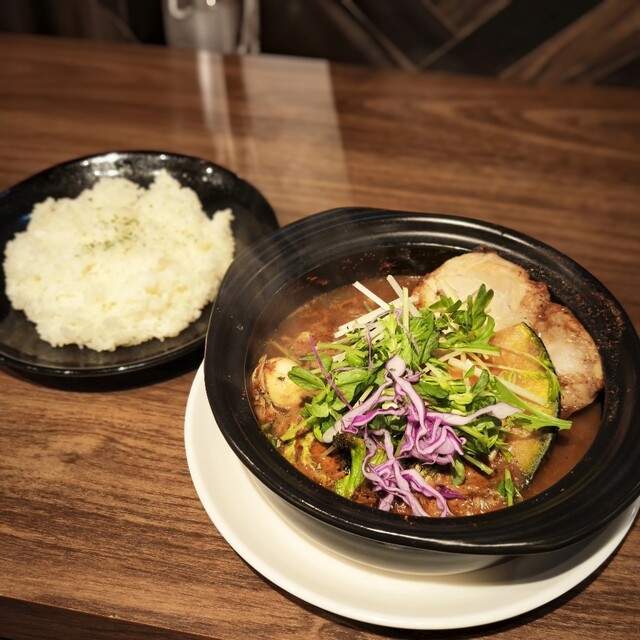 煮干し様　ホーランダイトインクォーツ　ウニ水晶 スフィア　丸玉　台座付き タイガーカレー モユク札幌店 （TIGER CURRY） - 狸小路/スープカレー