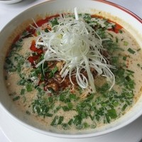 龍天門 - 担々麺1900円