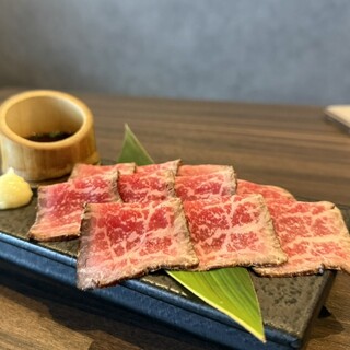 虎壱精肉店 - 料理写真:石垣島たたき