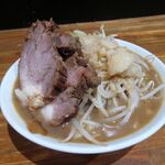 麺に始まり麺に終わる - 料理写真:ラーメン小(200g)1050円+野菜ちょいマシ