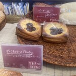 サパンジ - 料理写真:店内に入ると少ないながらもパンの良い香りがします