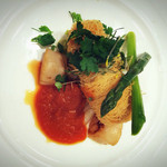 姫路モノリス - ありがちなお魚でなく、パリパリの衣？！が歯応えあって美味しかったです
                                おソースはトマトでしたー