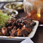 彦しゃん食堂 - 料理写真:テーブルにある　ピリッとタレかけたり