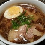 Yakinikuya Kaneyoshi - チャーシュー入りのハーフラーメン（２１６円）です。