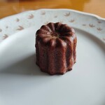 レジュイール - 料理写真:カヌレ 300円