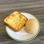 ブランジェ浅野屋 - ・3種チーズとスモークハムのクロックムッシュ
・トマト＆モッツァレラチーズ