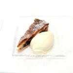 ル・ピックアシエット - 赤ワイン煮プラムのタルト バニラアイス添え '15 3月下旬