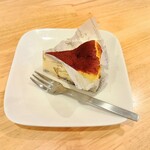 お菓子のじかん ルシエン - ラムレーズンバスクチーズケーキ