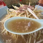 ラーメンショップ 椿 - ネギラーメンのスープ