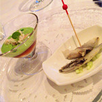 Restaurant SAKURA - アミューズ（稚鮎のフライ・たらば蟹とグリンピースのピューレとコンソメゼリー）