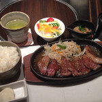 大淀河畔 みやちく - H27.5
      鉄皿ステーキランチ1000円